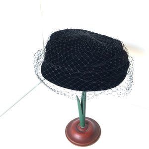 Vintage velvet fascinator with veil